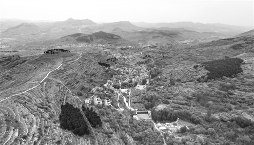 石子口村三面环山、毗邻齐长城,是一个历史悠久的古村